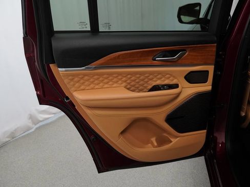 Certified 2025 Jeep Grand Cherokee Summit AWD/4WD image 43