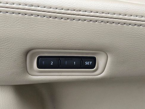 Used 2014 Nissan Pathfinder SL AWD/4WD image 17