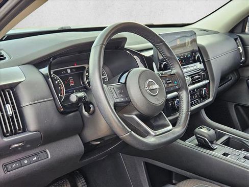 Used 2024 Nissan Pathfinder SL FWD image 10