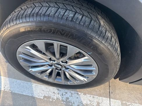 Used 2023 Cadillac XT4 Premium Luxury image 5