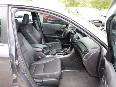 Used 2017 Honda Accord Sport image 27