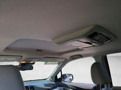 Used 2016 Honda Pilot Touring image 20