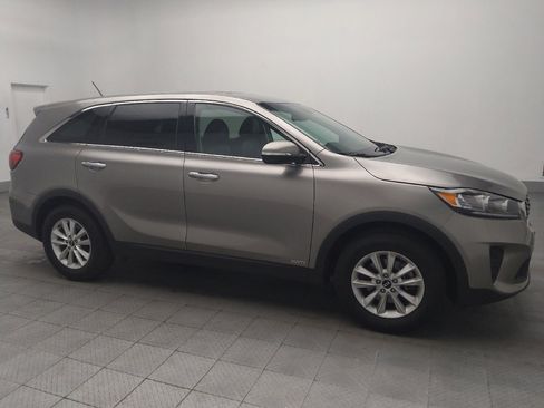 Used 2019 Kia Sorento LX image 11