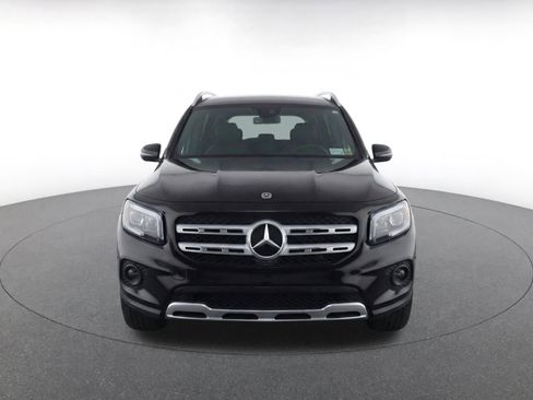 Used 2025 Mercedes-Benz GLB 250 4MATIC image 2