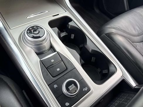 Used 2023 Ford Explorer Platinum w/ Technology Package AWD/4WD image 34