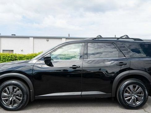 Used 2022 Nissan Pathfinder SV AWD/4WD image 9