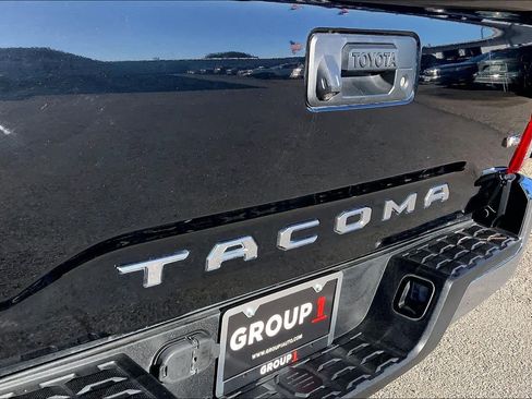 Used 2017 Toyota Tacoma TRD Off-Road w/ Tow Package (A/T) image 29