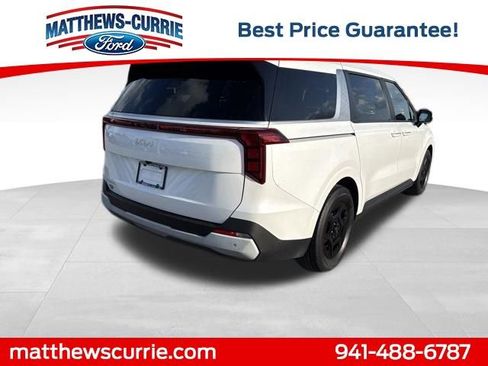 Used 2025 Kia Carnival FWD image 4