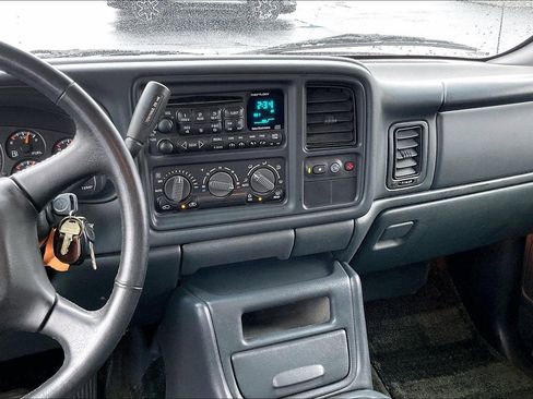 Used 2002 Chevrolet Avalanche 4x4 w/ Convenience Pkg image 6