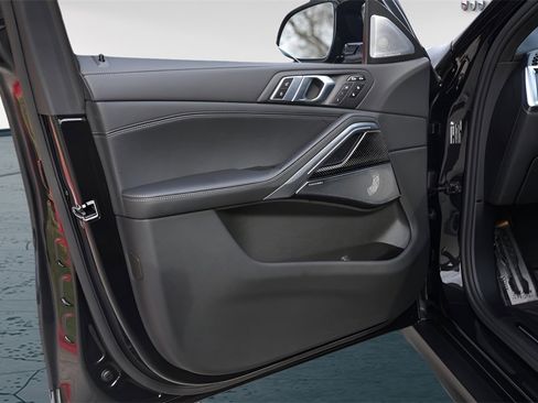 Used 2026 BMW X6 M Competition w/ Executive Package image 28