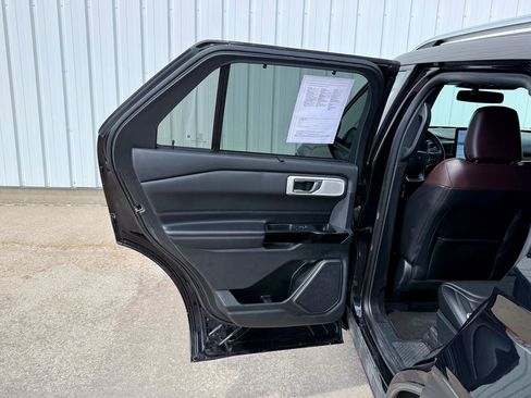 Used 2021 Ford Explorer Platinum w/ Equipment Group 601A AWD/4WD image 16