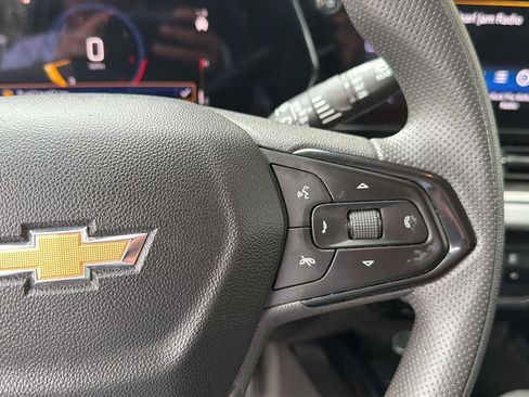 Used 2025 Chevrolet Trax LT FWD image 21