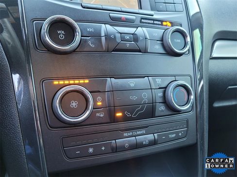 Used 2018 Ford Explorer XLT image 25