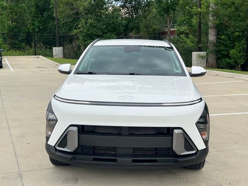 Used 2024 Hyundai Kona SEL FWD image 2