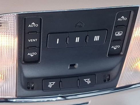 Used 2023 Chrysler 300 Touring L w/ Popular Equipment Group AWD/4WD image 26