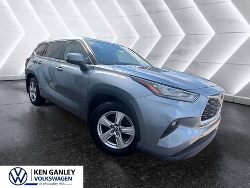 Used 2020 Toyota Highlander LE AWD/4WD image 5