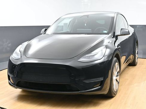 Used 2023 Tesla Model Y Long Range AWD/4WD image 4