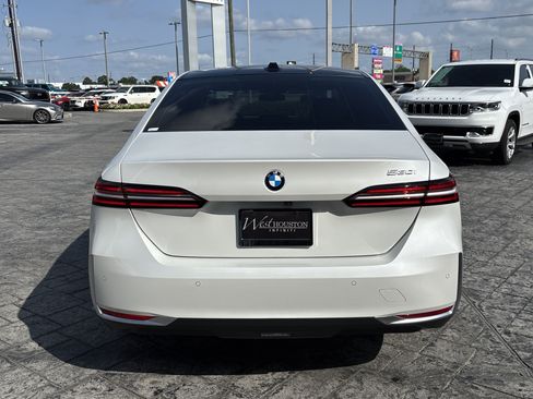 Used 2024 BMW 530i w/ Executive Package RWD image 4