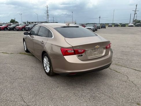 Used 2018 Chevrolet Malibu LT FWD image 4