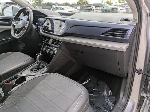 Used 2024 Volkswagen Taos SE image 26