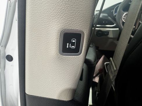 Used 2023 Chrysler Pacifica Limited image 41
