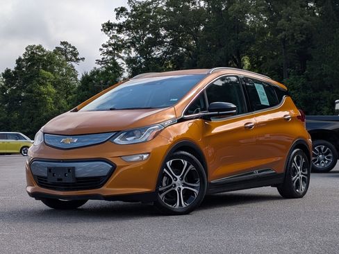 Used 2017 Chevrolet Bolt Premier w/ Driver Confidence II Package FWD image 4