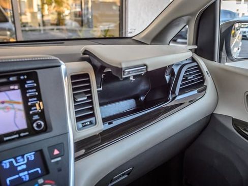 Used 2018 Toyota Sienna XLE Premium image 36