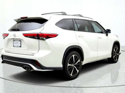 Used 2021 Toyota Highlander XSE FWD image 5