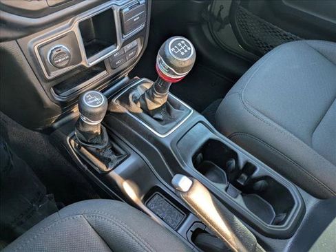 Used 2021 Jeep Gladiator Sport image 12