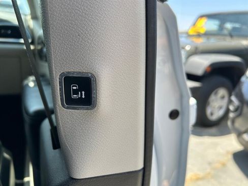 Used 2018 Chrysler Pacifica Limited FWD image 15