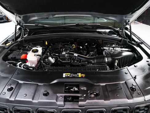 Used 2023 Jeep Grand Cherokee Altitude AWD/4WD image 22