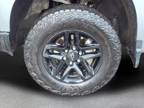 Used 2024 Chevrolet Silverado 1500 LT Trail Boss w/ Convenience Package II AWD/4WD image 9