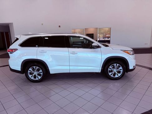 Used 2015 Toyota Highlander XLE FWD image 16