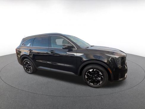 Used 2024 Kia Sorento S FWD image 2