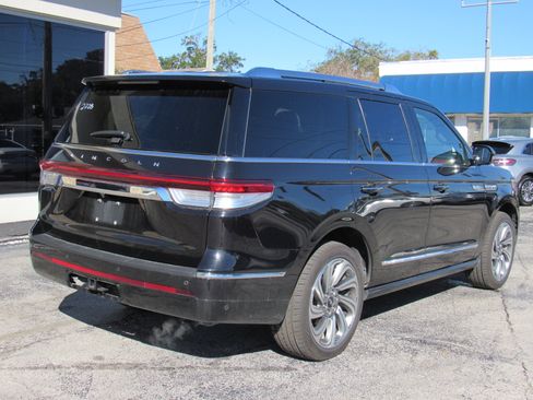 Used 2023 Lincoln Navigator Reserve image 3