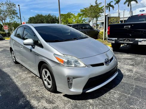 Used 2012 Toyota Prius Two FWD image 2