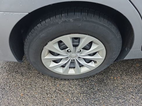 Used 2017 Toyota Camry LE FWD image 7
