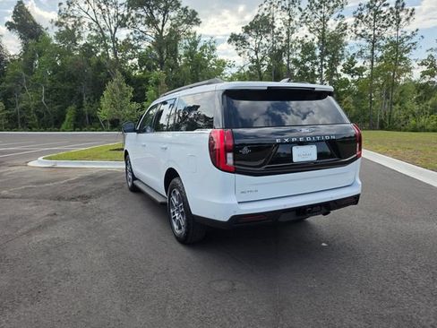 Used 2025 Ford Expedition Active AWD/4WD image 3