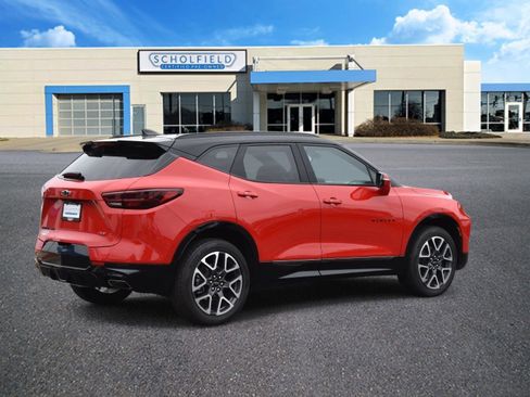 Used 2023 Chevrolet Blazer RS w/ Driver Confidence II Package AWD/4WD image 3