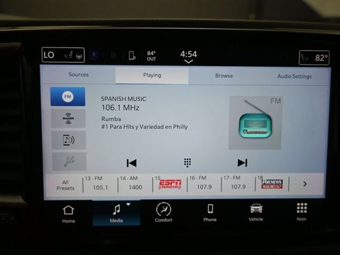 Used 2023 Chrysler Pacifica Touring-L FWD image 16