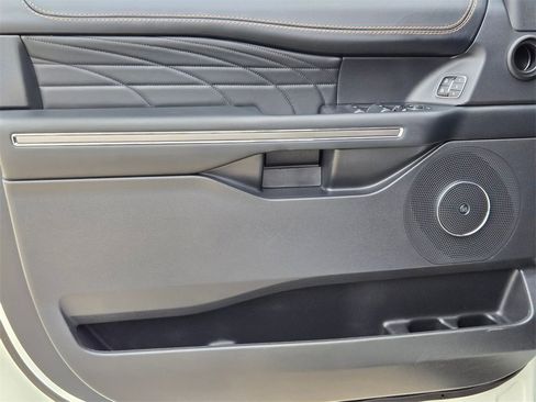 Used 2023 Ford Expedition Max Platinum image 11