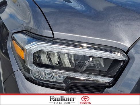 Used 2020 Toyota Tacoma TRD Off-Road w/ TRD Premium Off Road Package AWD/4WD image 9