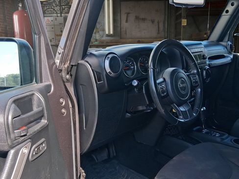 Used 2017 Jeep Wrangler Unlimited Sport w/ Quick Order Package 24S AWD/4WD image 17