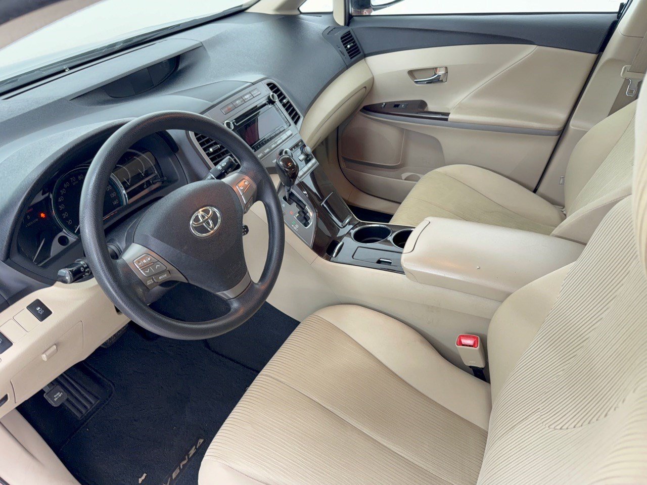 Used 2010 Toyota Venza w/ Convenience Pkg FWD image 4