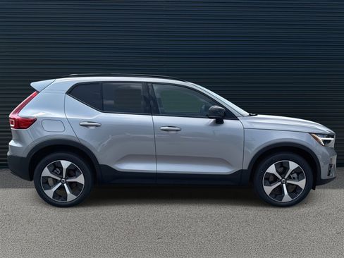 New 2026 Volvo XC40 B5 Plus w/ Protection Package Premier image 4