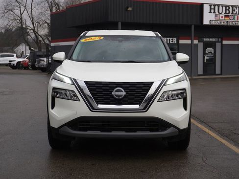 Used 2023 Nissan Rogue SV image 2