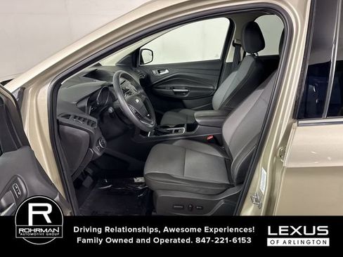 Used 2017 Ford Escape SE image 4