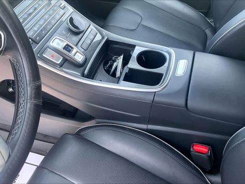 Used 2022 Hyundai Santa Fe SEL w/ Convenience + Premium Package FWD image 16