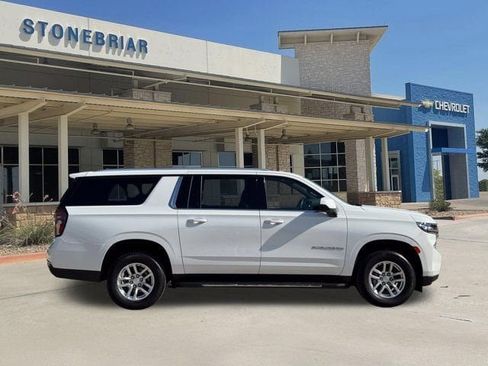 Certified 2024 Chevrolet Suburban LT RWD image 4