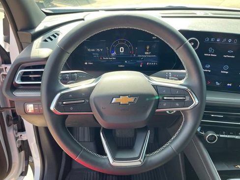 Used 2026 Chevrolet Traverse LT w/ LPO, Floor Liner Package FWD image 14